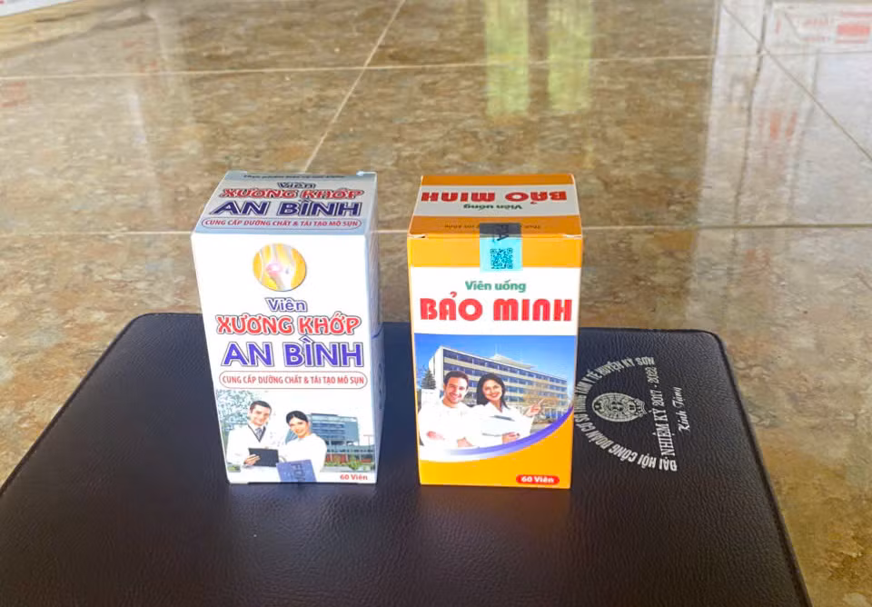 Cơ quan chức năng huyện Kỳ Sơn đang vào cuộc xác minh, rà soát và thu hồi các sản phẩm người dân đã mua để kiểm định chất lượng và có hướng xử lý.