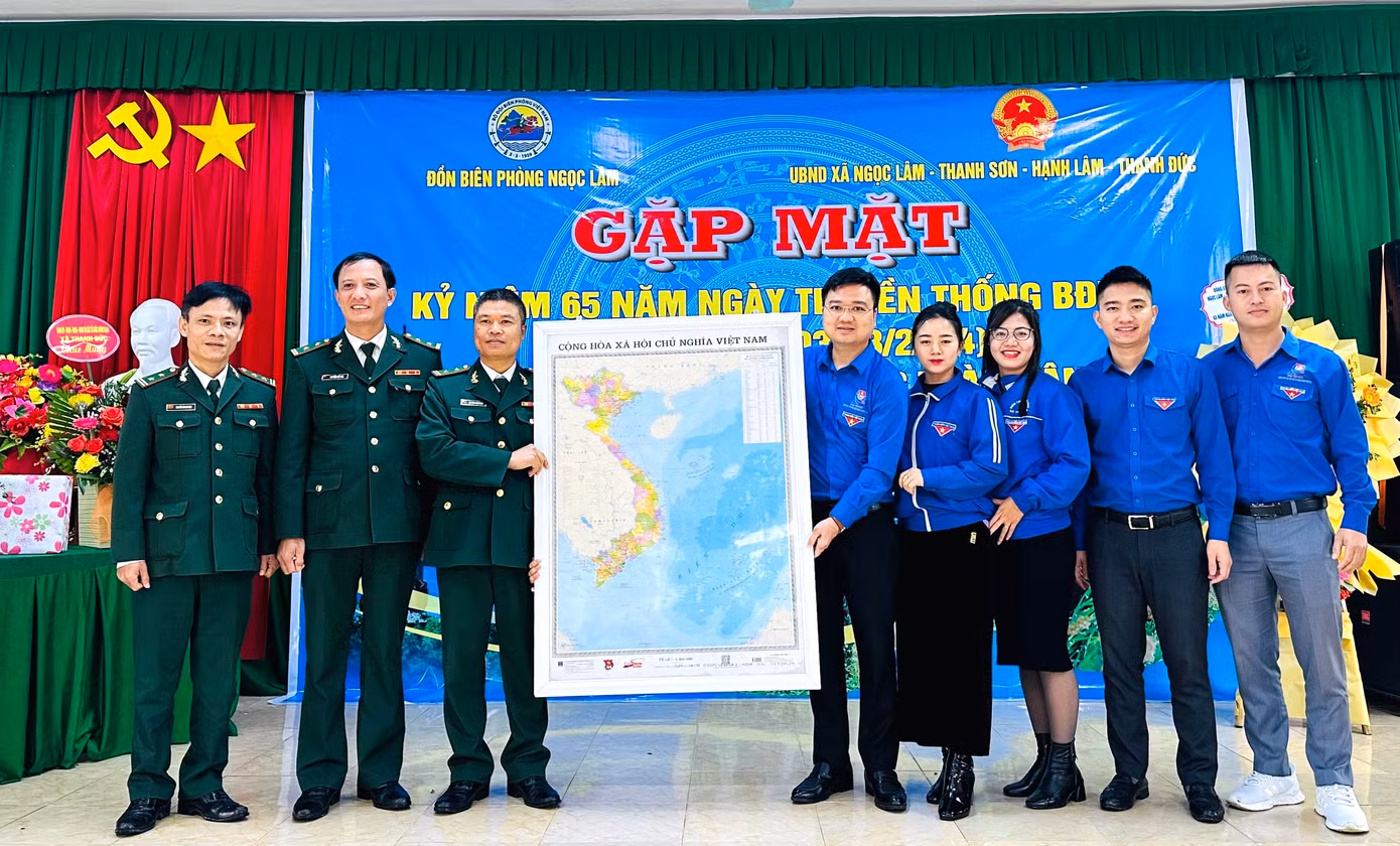 Được biết, trong 2 tuần đầu thực hiện Tháng thanh niên, tuổi trẻ Thanh Chương đã triển khai được nhiều công trình, phần việc ý nghĩa. Các cấp bộ Đoàn từ huyện đến cơ sở đã triển khai nhiều hoạt động như: Điều động hơn 300 cán bộ, đoàn viên thanh niên tham gia các hoạt động tại lễ khởi động tháng thanh niên cấp Trung ương Đoàn tại khu di tích lịch sử Truông Bồn với nhiều hoạt động như: trồng cây xanh; Tổ chức các gian hàng trưng bày, giới thiệu và các trò chơi truyền thống của đồng bào dân tộc thiểu số; Tham gia cuộc thi vẽ tranh Tự hào một dải non sông với chủ đề “Theo dòng lịch sử” và đạt giải Nhì toàn tỉnh; Tham gia chương trình tuyên truyền kiến thức pháp luật về an toàn giao thông, tập huấn lái xe an toàn.