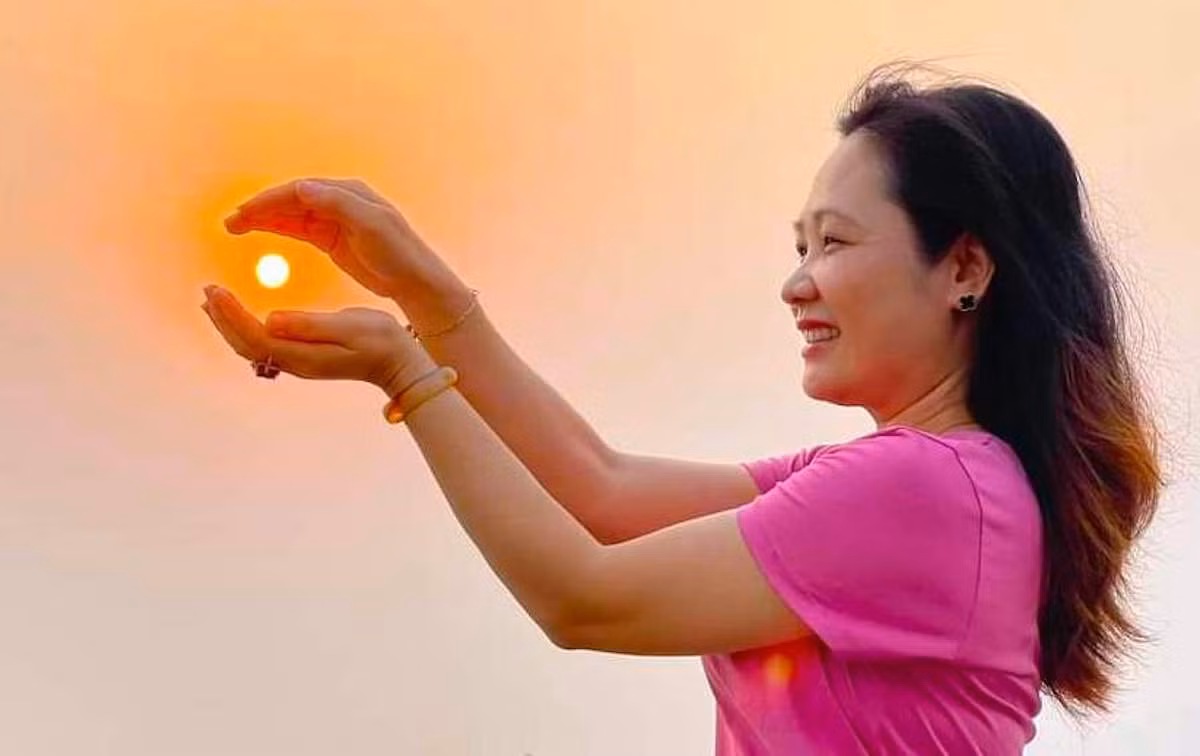 Hay tạo hình để lưu giữ những khoảnh khắc đẹp cùng ánh bình minh trên biển Cửa Lò.