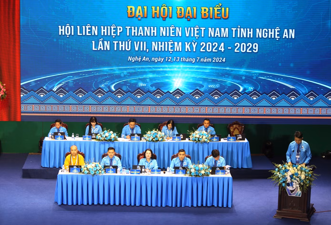 Đoàn Chủ tịch điều hành Đại hội.