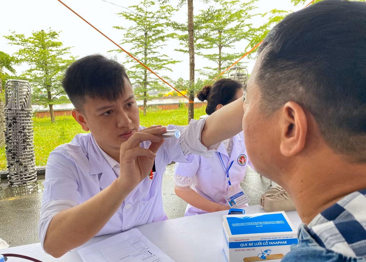 Bên cạnh đó, các bệnh nhân còn được chỉ định thực hiện các dịch vụ cận lâm sàng như: siêu âm tổng quát, siêu âm tuyến giáp, X-quang tim phổi, điện tim.