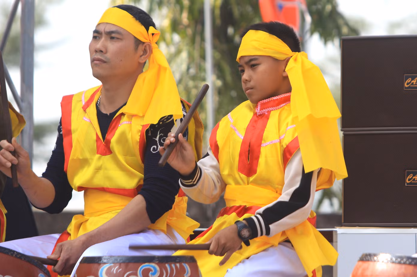 Trong hội thi năm nay có sự tham gia của một cậu bé 9 tuổi trong đội đánh trống tế. Tuy còn nhỏ tuổi, tay đánh trống mượt mà, chuẩn chỉnh của cậu bé thu hút sự quan tâm của khán giả.