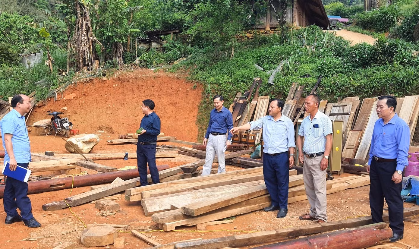Xã Tây Sơn hiện đã xây dựng hoàn thành 70/94 căn nhà cho các gia đình có hoàn cảnh khó khăn cần hỗ trợ về nhà ở, đạt tỷ lệ 74,46%. Đó là sự nỗ lực của chính quyền địa phương huyện, xã cùng sự phối hợp của các cơ quan chức năng, sự hỗ trợ của đoàn viên thanh niên, chiến sĩ biên phòng và người dân trên địa bàn. Xã Tây Sơn hiện đã xây dựng hoàn thành 70/94 căn nhà cho các gia đình có hoàn cảnh khó khăn cần hỗ trợ về nhà ở, đạt tỷ lệ 74,46%. Đó là sự nỗ lực của chính quyền địa phương huyện, xã cùng sự phối hợp của các cơ quan chức năng, sự hỗ trợ của đoàn viên thanh niên, chiến sĩ biên phòng và người dân trên địa bàn.
