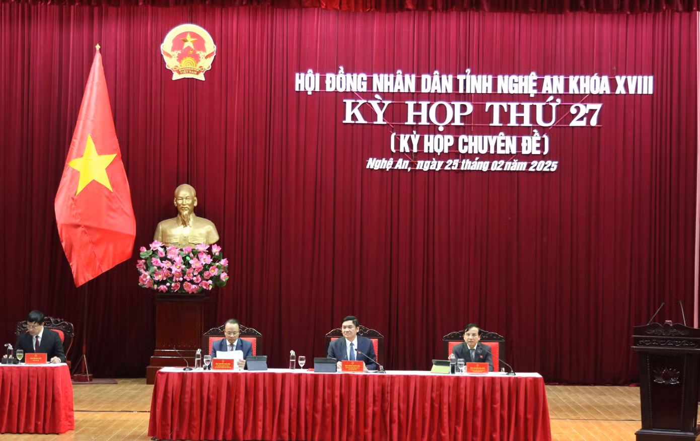 Chủ trì kỳ họp 27 Hội đồng nhân dân tỉnh Nghệ An.