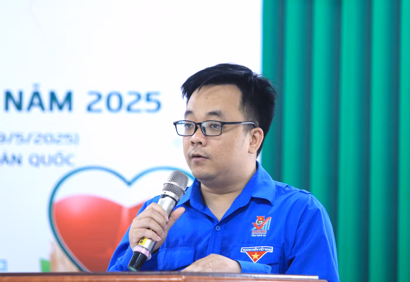 Phát biểu tại buổi lễ, anh Nguyễn Bá Tuấn Anh - Bí thư Đoàn các cơ quan Đảng tỉnh Nghệ An nhấn mạnh: “Hiến máu là nghĩa cử cao đẹp, đầy lòng nhân ái, thể hiện trách nhiệm với cộng đồng. Mỗi đơn vị máu trao đi không chỉ cứu sống người bệnh mà còn thể hiện tinh thần nhân văn sâu sắc, là hành động thiết thực học tập và làm theo Bác”.