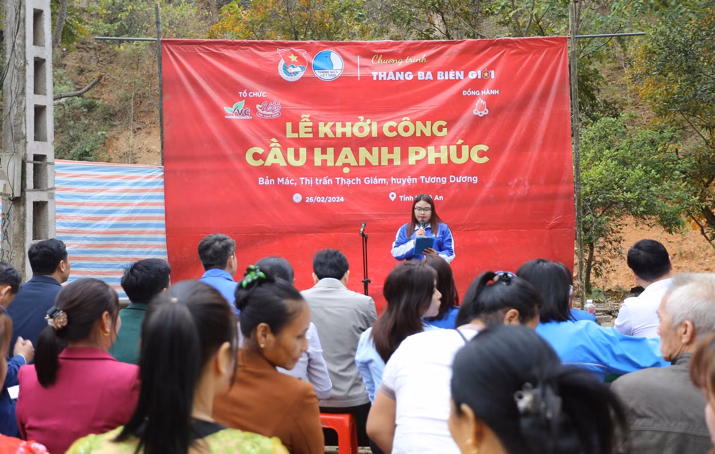 Trong khuôn khổ chương trình, đoàn công tác đã triển khai lễ khởi công xây dựng cây "Cầu Hạnh phúc" cho người dân bản Mác (thị trấn Thạch Giám, huyện Tương Dương, Nghệ An) trị giá 450 triệu đồng.