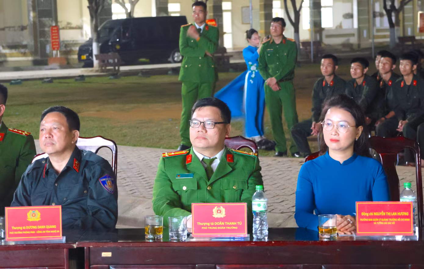 Các đại biểu tại chương trình.