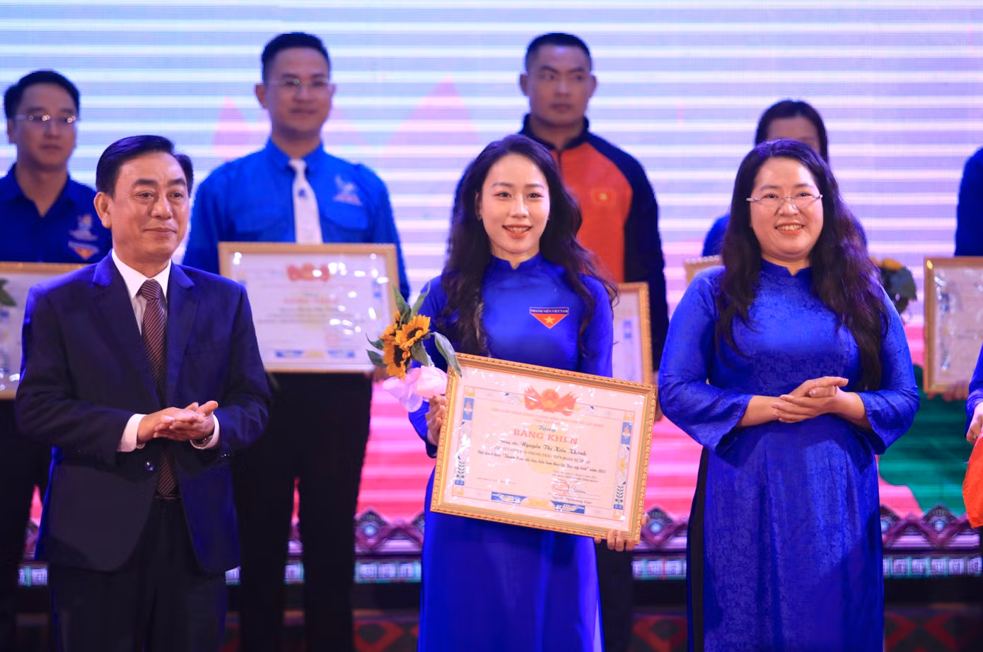 Các cá nhân được tuyên dương thanh thiếu nhi tiêu biểu làm theo lời Bác.