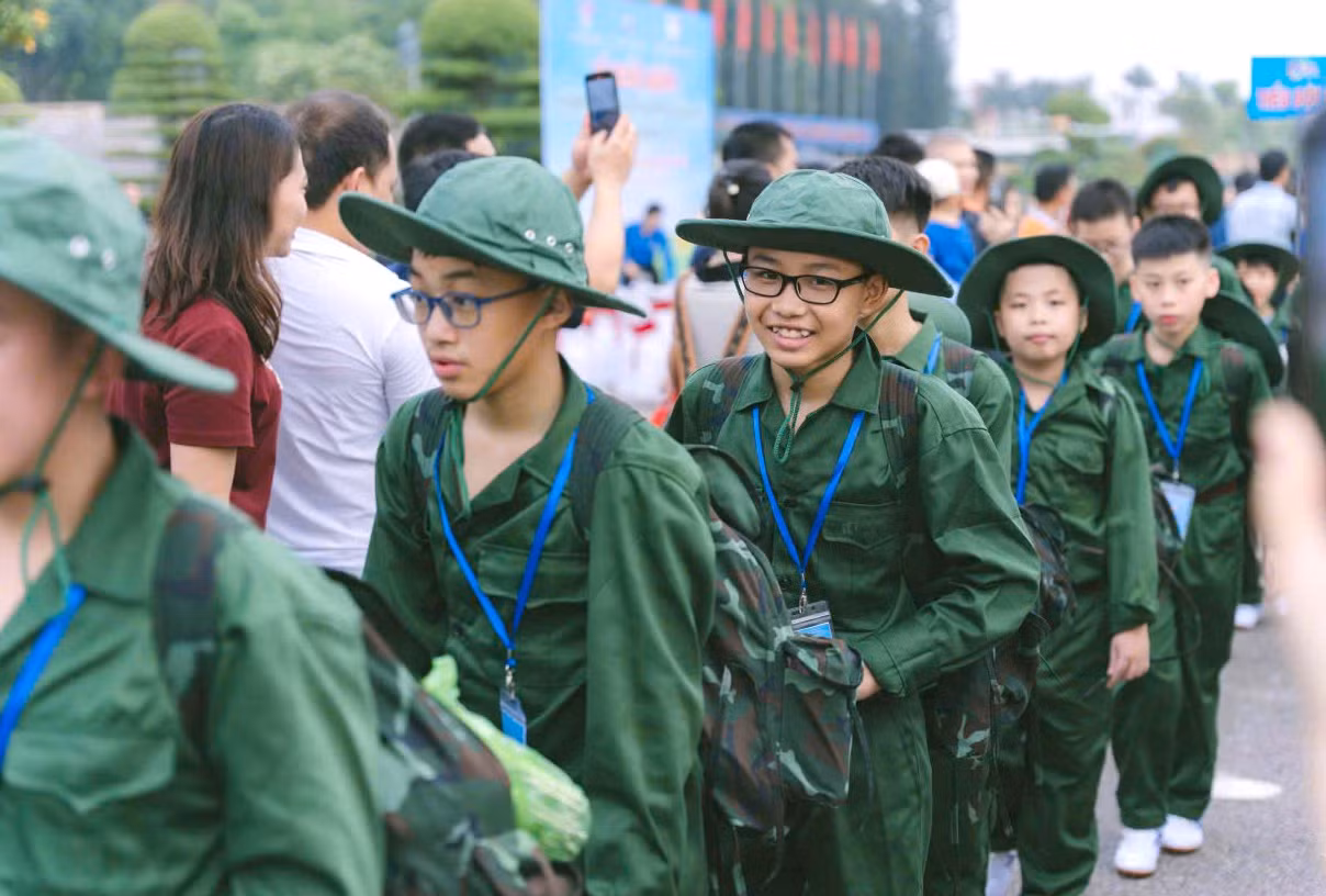 Các chiến sĩ nhí háo hức, phấn khởi tham gia chương trình "Học kỳ trong Quân đội".
