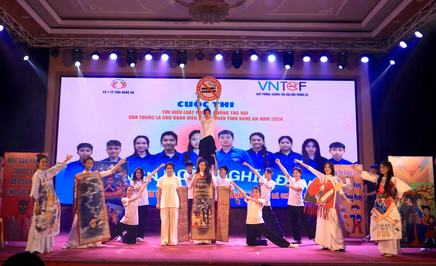 Ở phần chào hỏi, các đội sẽ giới thiệu về đơn vị, về các thành viên tham gia đội tuyển, về hoạt động Đoàn - Hội của đơn vị; tác hại của thuốc lá với sức khỏe bản thân và người xung quanh, các bệnh liên quan đến thuốc lá. Các đội được sân khấu hóa phần thi như âm nhạc, vũ đạo, thời trang, mô hình trực quan, kịch. Mỗi đội sẽ có 5-7 phút cho phần thi chào hỏi.