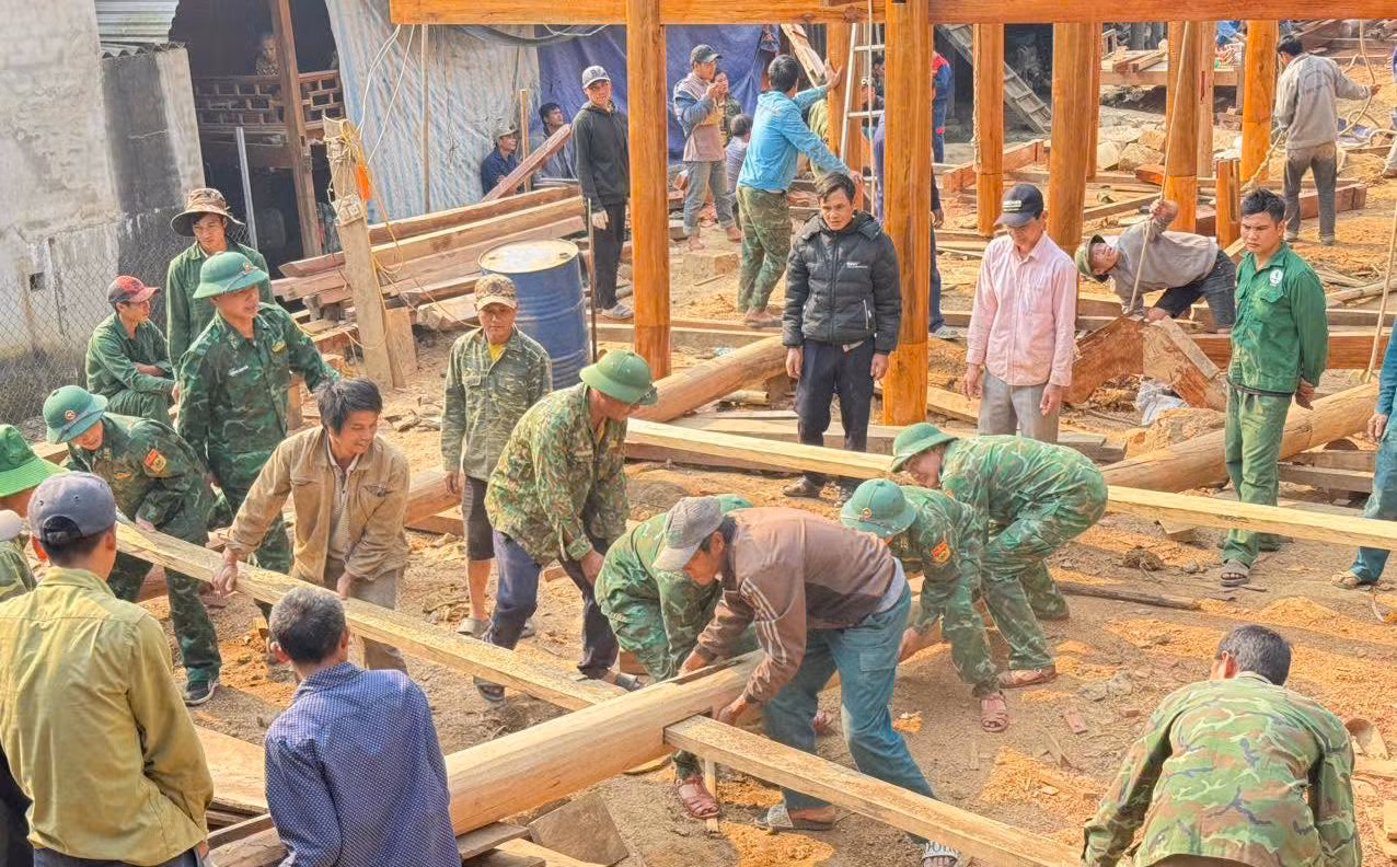Bằng những việc làm thiết thực, tuổi trẻ huyện Kỳ Sơn đã hưởng ứng phong trào “Mỗi đoàn viên một ngày công”, phát huy vai trò xung kích, tình nguyện vì cộng đồng, góp phần lan tỏa tinh thần tương thân tương ái, sẻ chia trong xã hội. Bằng những việc làm thiết thực, tuổi trẻ huyện Kỳ Sơn đã hưởng ứng phong trào “Mỗi đoàn viên một ngày công”, phát huy vai trò xung kích, tình nguyện vì cộng đồng, góp phần lan tỏa tinh thần tương thân tương ái, sẻ chia trong xã hội.