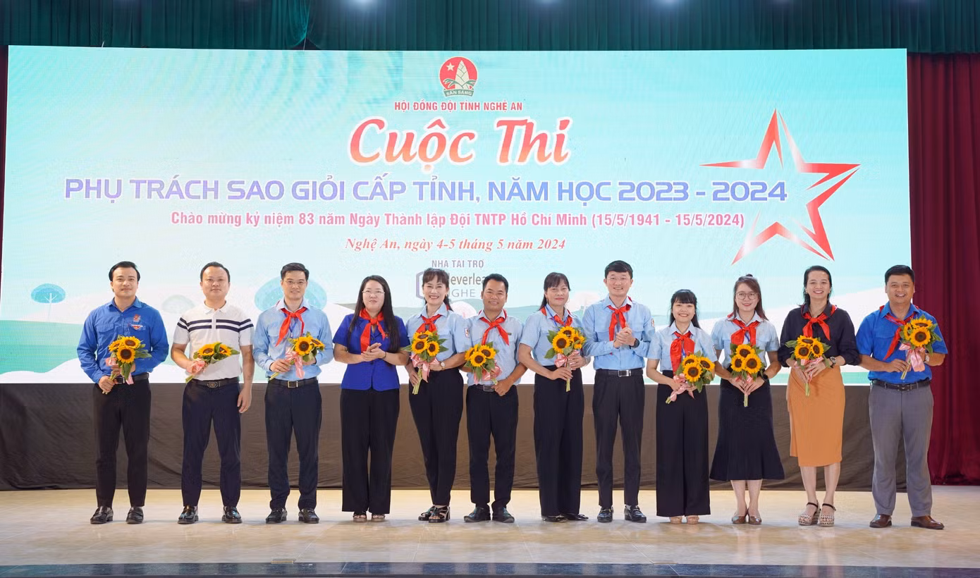 Thường trực Tỉnh Đoàn cùng Ban Giám khảo cuộc thi "Phụ trách sao giỏi cấp tỉnh".