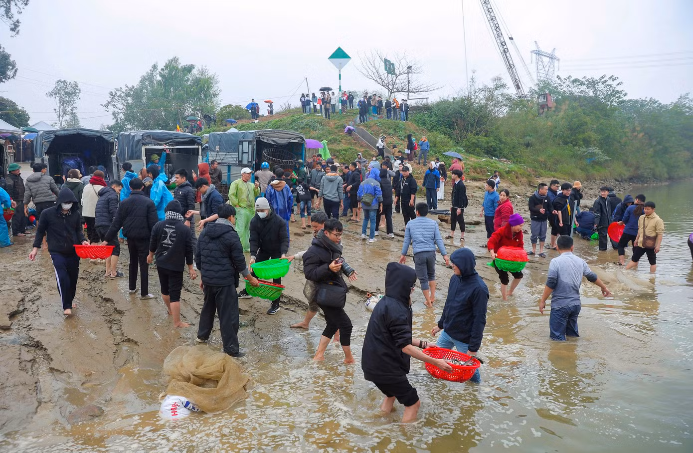 Theo quan niệm của Phật giáo, phóng sinh là thiện hạnh vô cùng cao đẹp. Phóng sinh cũng làm tái tạo nguồn lợi thủy sản, giúp cân bằng sinh thái, góp phần thúc đẩy bảo vệ môi trường.