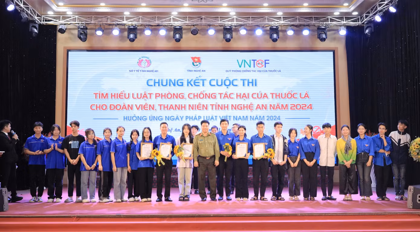 Cuối buổi, ban giám khảo tổng hợp điểm qua các phần thi và trao giải Nhất, Nhì, Ba và giải phụ cho các đội thi.