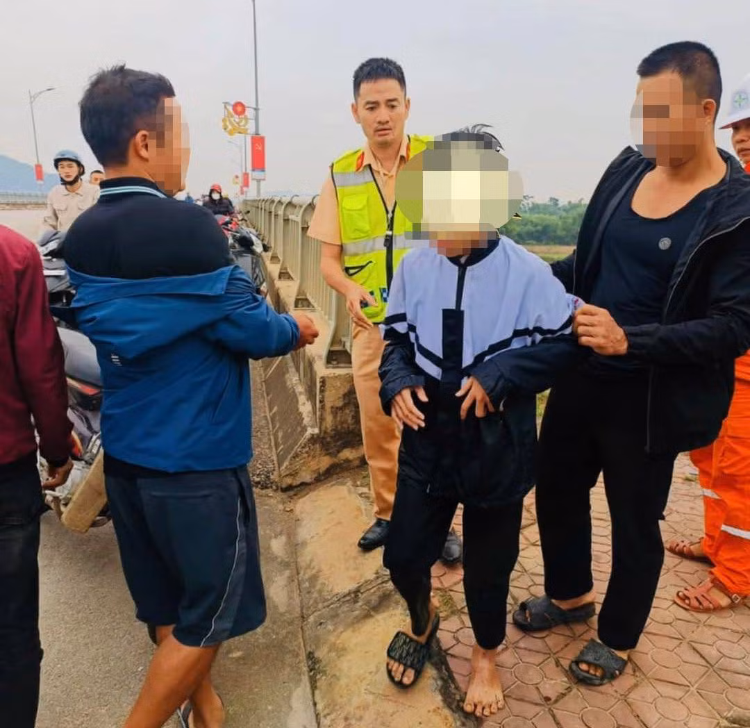 Sau khi nạn nhân ổn định tinh thần, lực lượng chức năng đã xác minh và đưa về bàn giao cho gia đình chăm sóc, quản lý.