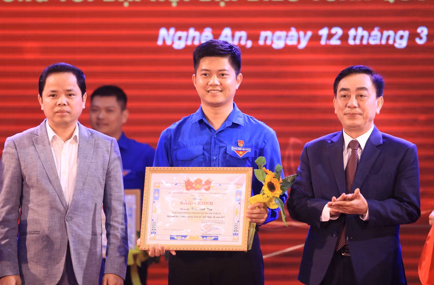 92 cá nhân được tuyên dương đều là những đảng viên trẻ, cán bộ Đoàn, Hội, Đội xuất sắc, thanh niên, chức sắc tôn giáo tiêu biểu.