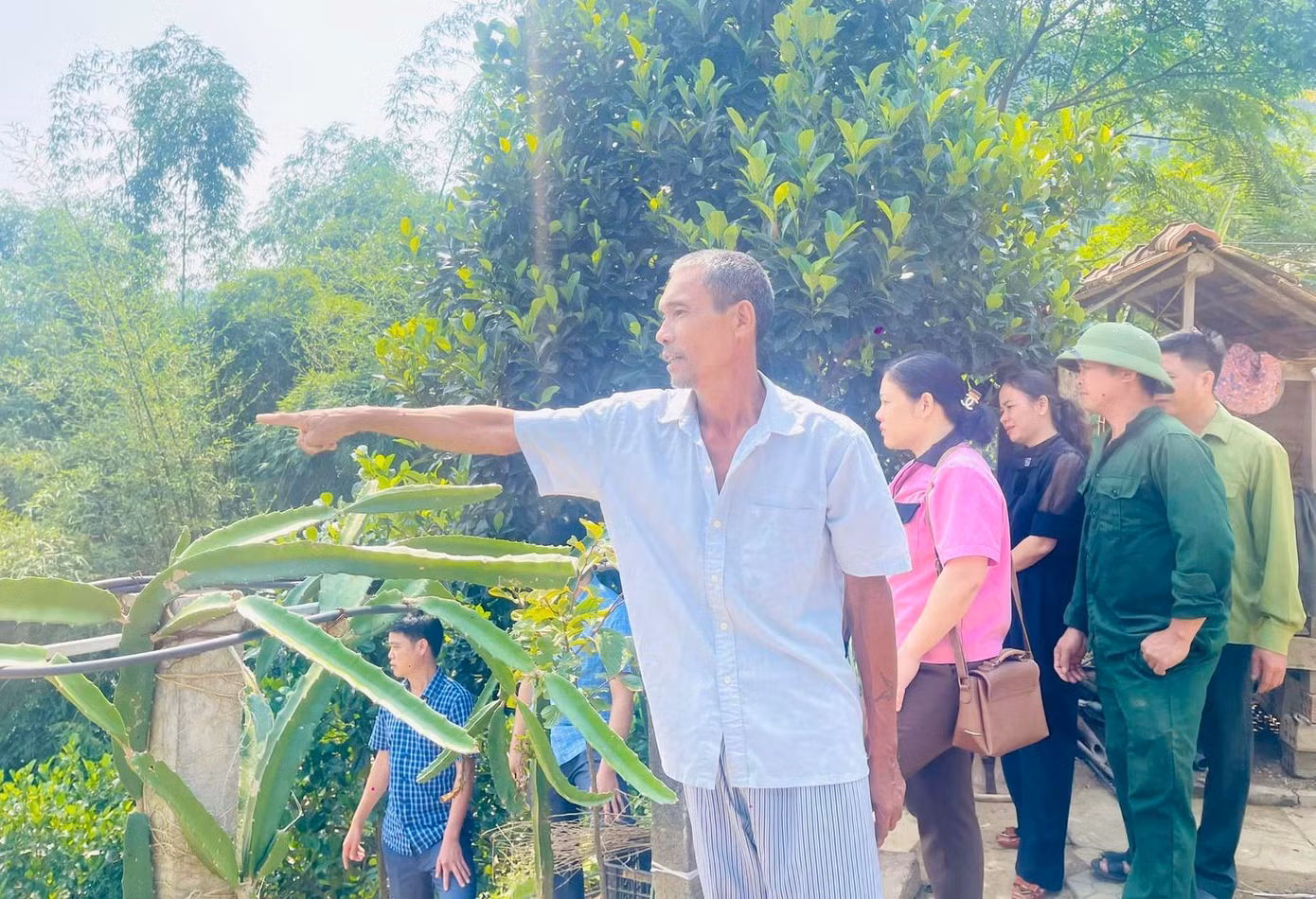 Hành động dũng cảm cứu 3 học sinh của ông Mạo được chính quyền địa phương và người dân cảm phục.