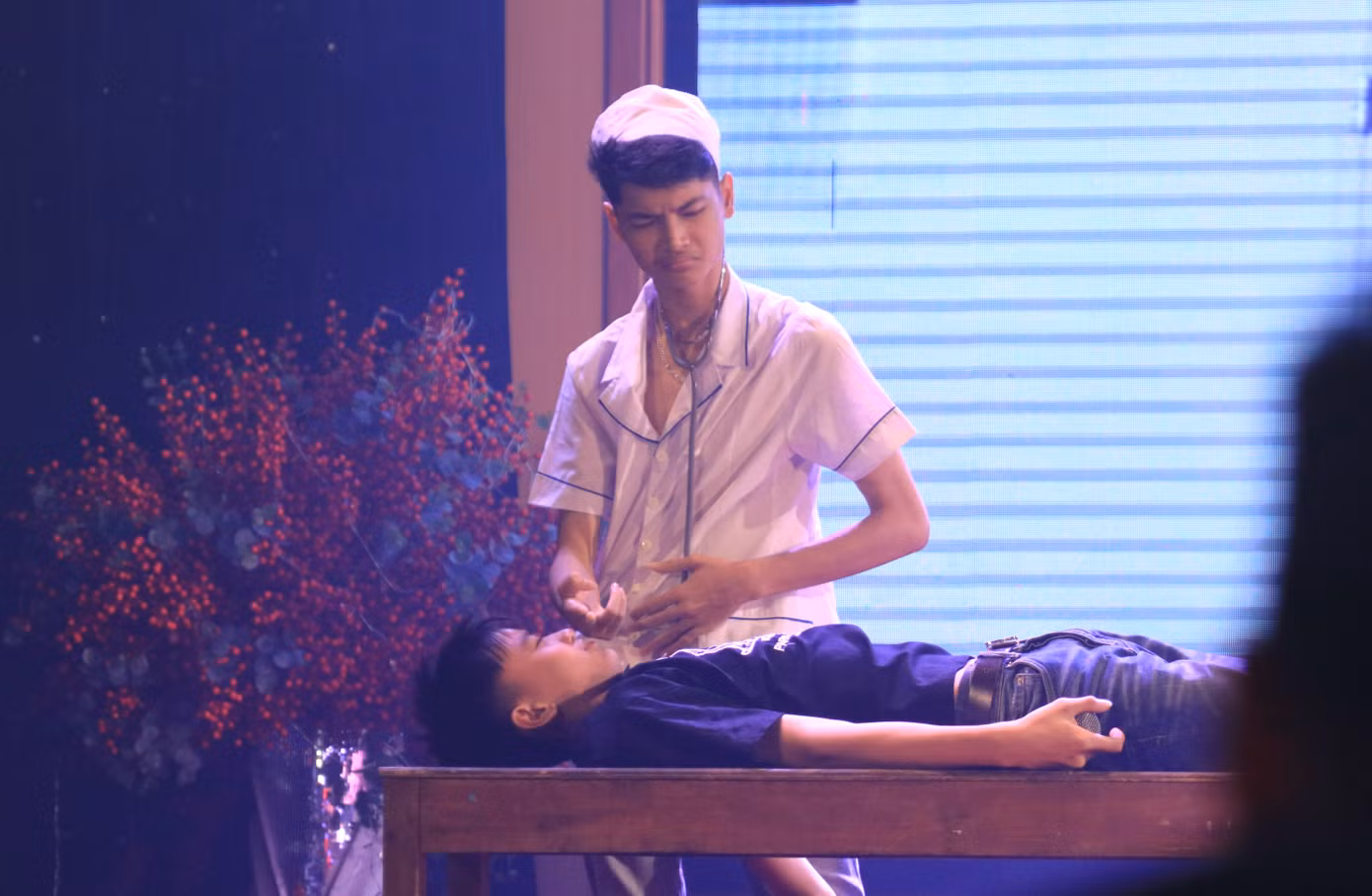 Phần thi thứ 3 là phần thi tiểu phẩm. Mỗi đội dự thi trình bày 1 tiểu phẩm (tự sáng tác), nêu ra một thực trạng xoay quanh vấn đề hút thuốc lá và tác hại của thuốc lá hiện nay. Đồng thời trình bày ý tưởng, giải pháp để giải quyết thực trạng đó. Mỗi đội sẽ có từ 10 - 12 phút để trình bày các tiểu phẩm, kịch của mình.