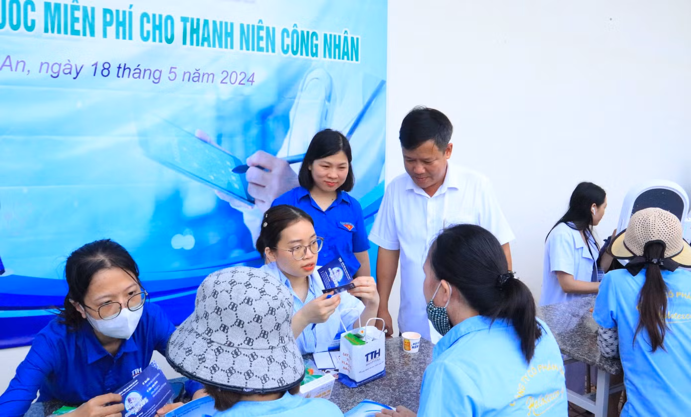 Ngày hội Thanh niên công nhân tỉnh Nghệ An năm nay được tổ chức với nhiều hoạt động cụ thể, thiết thực và ý nghĩa như: Gian hàng 0 đồng, tặng quà cho thanh niên công nhân có hoàn cảnh khó khăn, thay dầu nhờn miễn phí, khám, tư vấn sức khỏe, cấp phát thuốc miễn phí; Hội thi trò chơi dân gian, Triển khai cuộc thi Tìm kiếm tài năng thanh niên công nhân, bốc thăm trúng thưởng, trưng bày các gian hàng thanh niên…