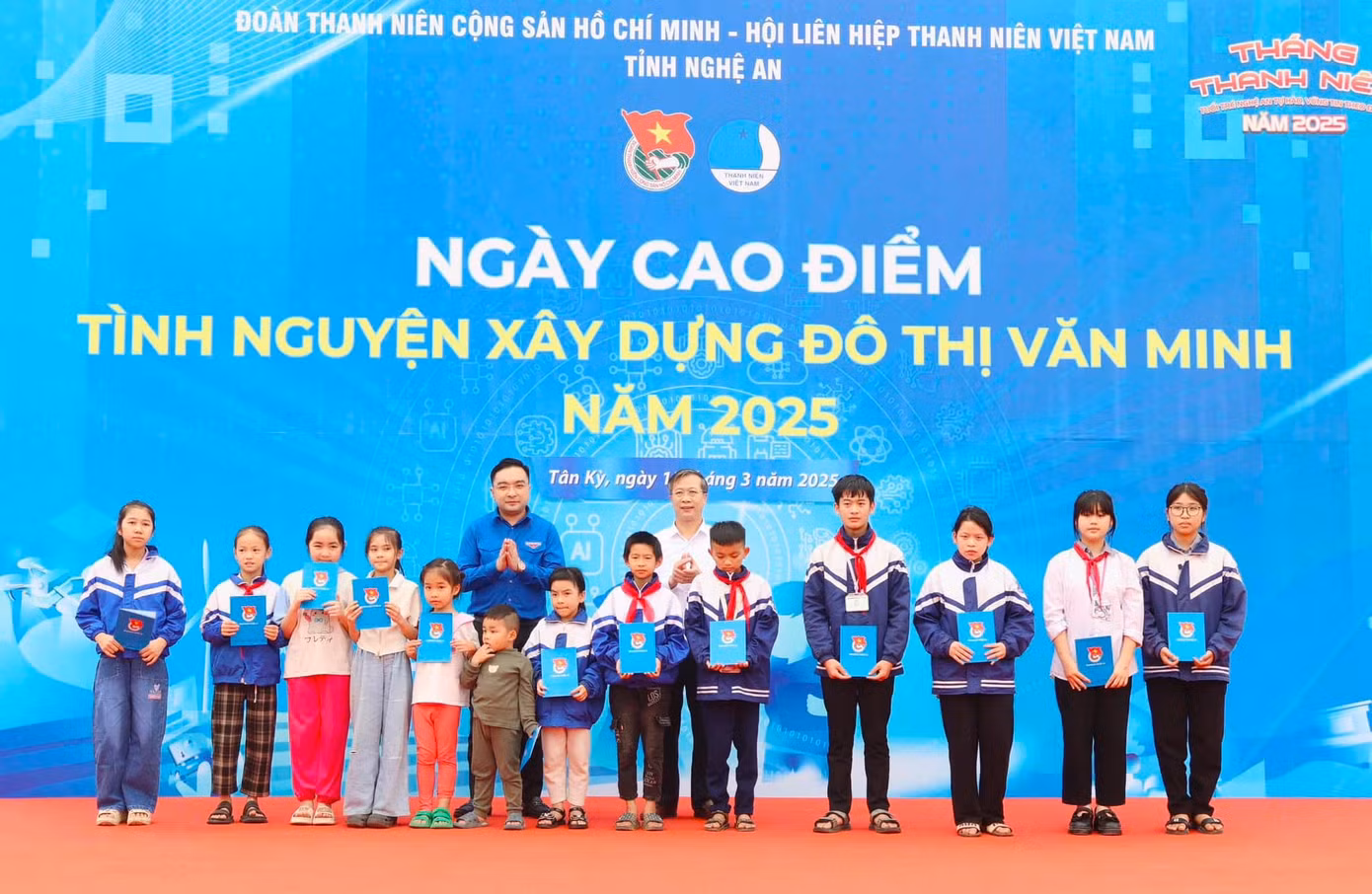 Ban Thường vụ Tỉnh Đoàn Nghệ An đã tổ chức Ngày cao điểm “Tình nguyện xây dựng đô thị văn minh" năm 2025 tại thị trấn Tân Kỳ (huyện Tân Kỳ) và triển khai đồng loạt tại các cơ sở Đoàn trên địa bàn toàn tỉnh. Đây là chương trình nằm trong chuỗi các hoạt động Tháng Thanh niên năm 2024.