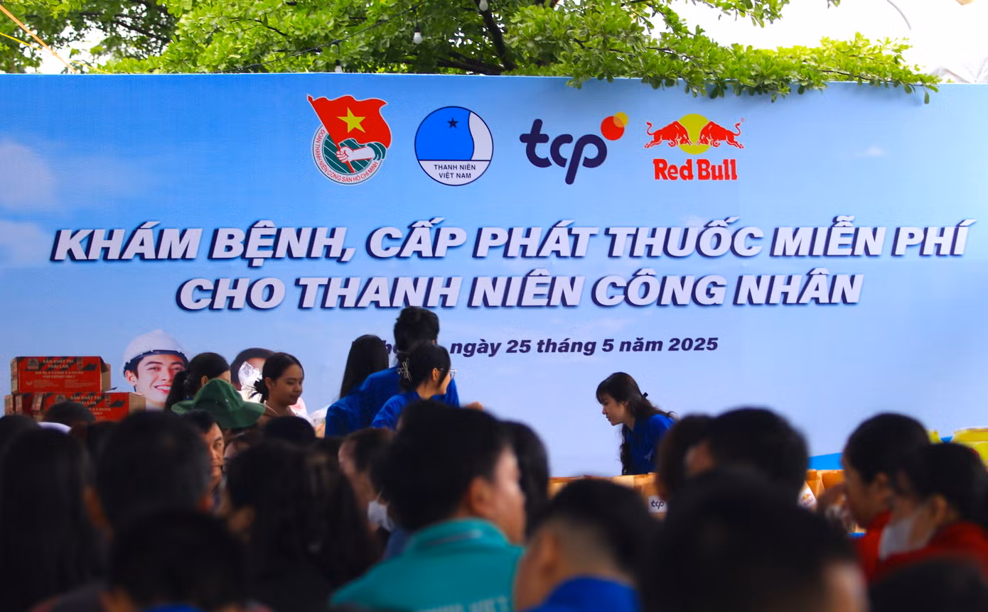 Sáng 25/5, Tỉnh Đoàn - Hội Liên hiệp thanh niên Việt Nam tỉnh Nghệ An - Hội Thầy thuốc trẻ tỉnh phối hợp với Sở Y tế tỉnh, Bệnh viện Quân Y 4, Trung tâm y tế huyện Hưng Nguyên, Bệnh viện Mắt Sài Gòn Nghệ An tổ chức Chương trình khám, tư vấn sức khỏe và cấp phát thuốc miễn phí cho hơn 1.000 thanh niên công nhân và người dân trên địa bàn. Chương trình nằm trong chuỗi hoạt động Ngày hội Thanh niên công nhân năm 2025 do T.Ư Đoàn TNCS Hồ Chí Minh - T.Ư Hội LHTN Việt Nam tổ chức tại huyện Hưng Nguyên (tỉnh Nghệ An).
