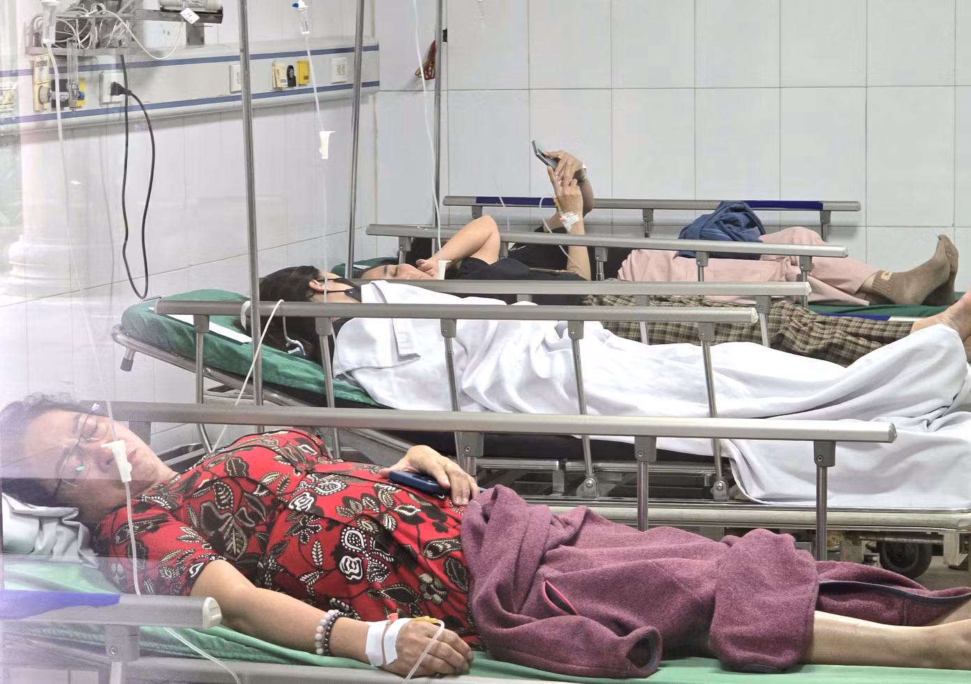 Bước đầu đã ghi nhận hơn 60 công nhân xuất hiện các triệu chứng ngộ độc sau bữa cơm trưa.