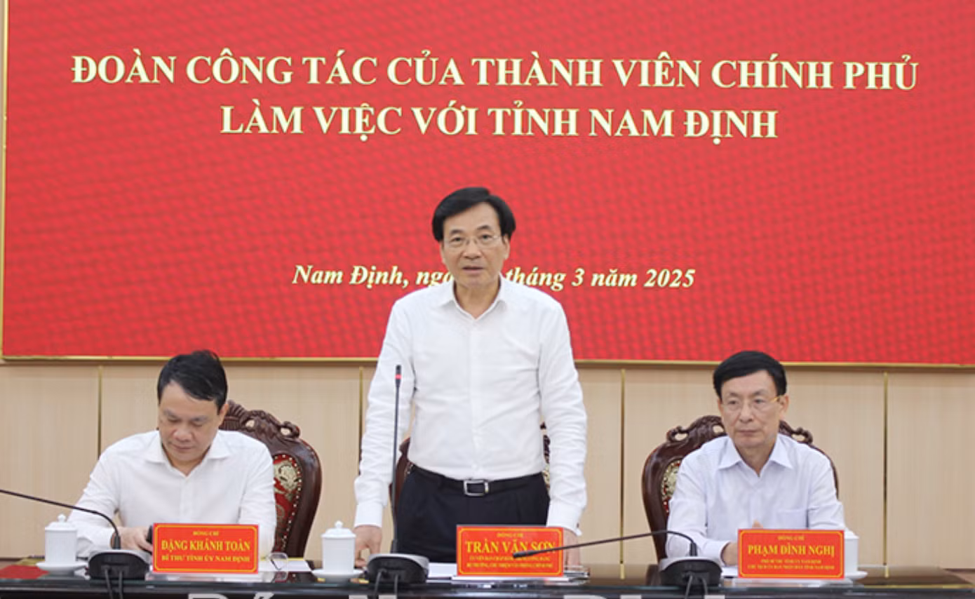 Ông Trần Văn Sơn, Bộ trưởng, Chủ nhiệm Văn phòng Chính phủ phát biểu tại buổi làm việc. Ảnh: Thành Trung.