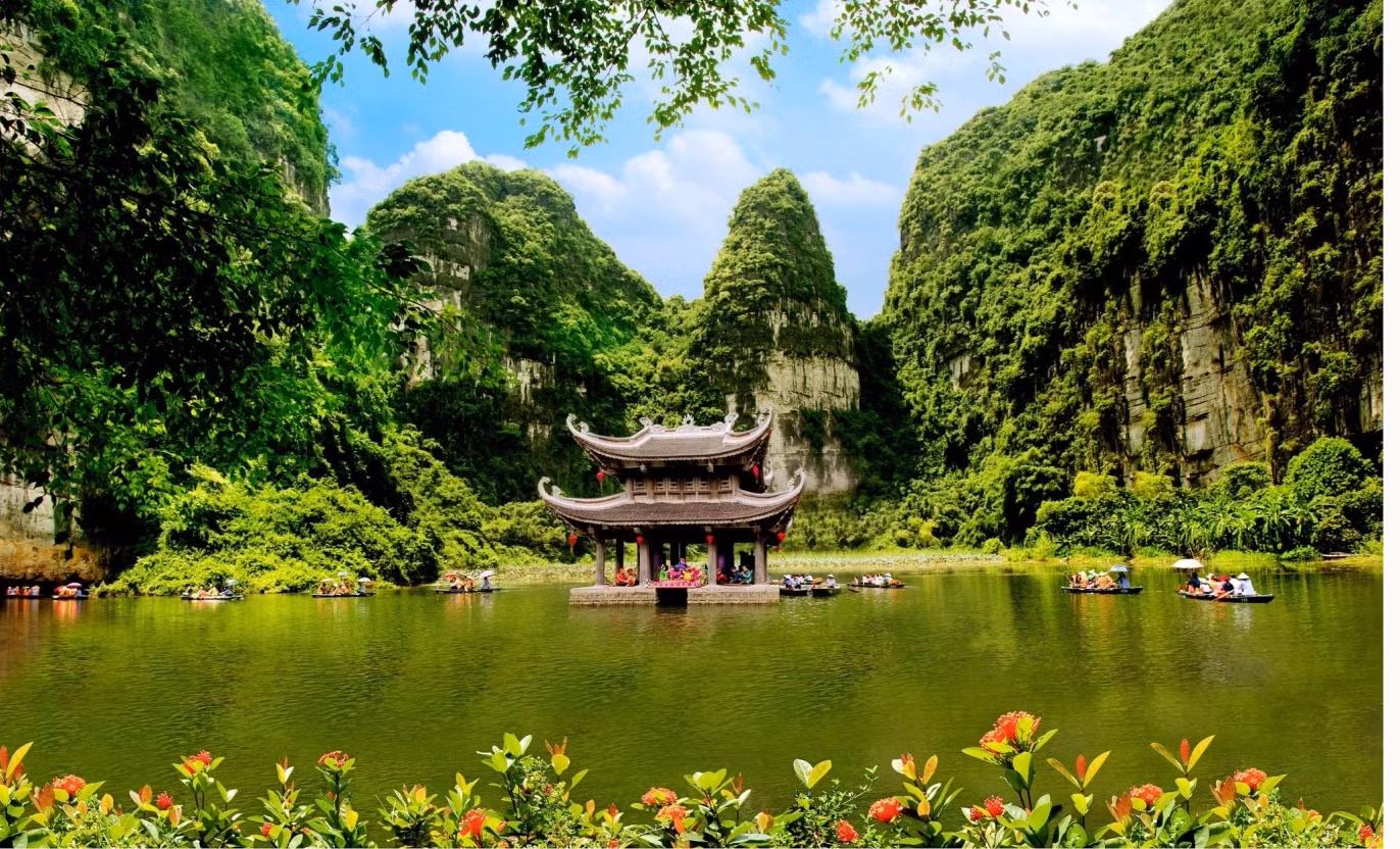 Thuỷ Đình là địa điểm được nhiều du khách check-in khi dạo quanh sông nước Tràng An.