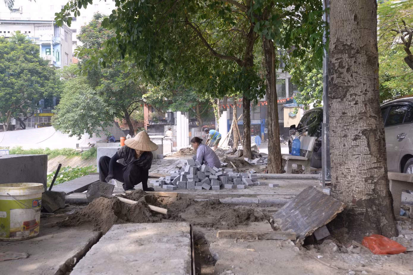 Từ đầu thời Lê, khu vực phía tây Thăng Long (bao gồm khu vực Giảng Võ, Kim Mã, Ngọc Khánh ngày nay) đã trở thành một trung tâm luyện tập, khảo hạch và diễn tập quân sự lớn. Khu di tích Giảng Võ phía tây Thăng Long chính là khu di tích về một trường võ bị quốc gia thời Lê kéo dài hơn 3 thế kỷ (từ thế kỷ XV đến thế kỷ XVIII). Nhiều cuộc luyện quân, diễn võ quy mô lớn đã được tổ chức tại khu vực này...