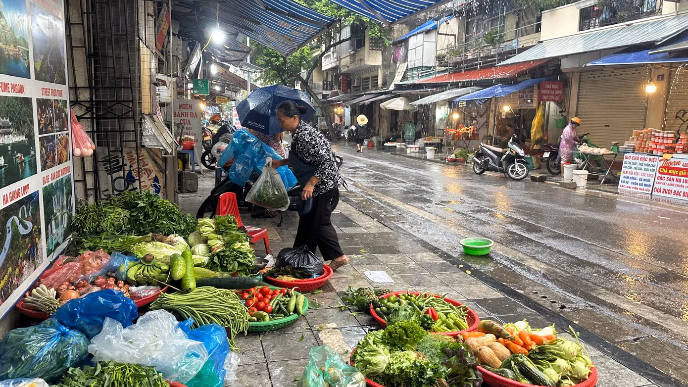 Nguồn rau quả khá dồi dào, không như 2 ngày trước đó.