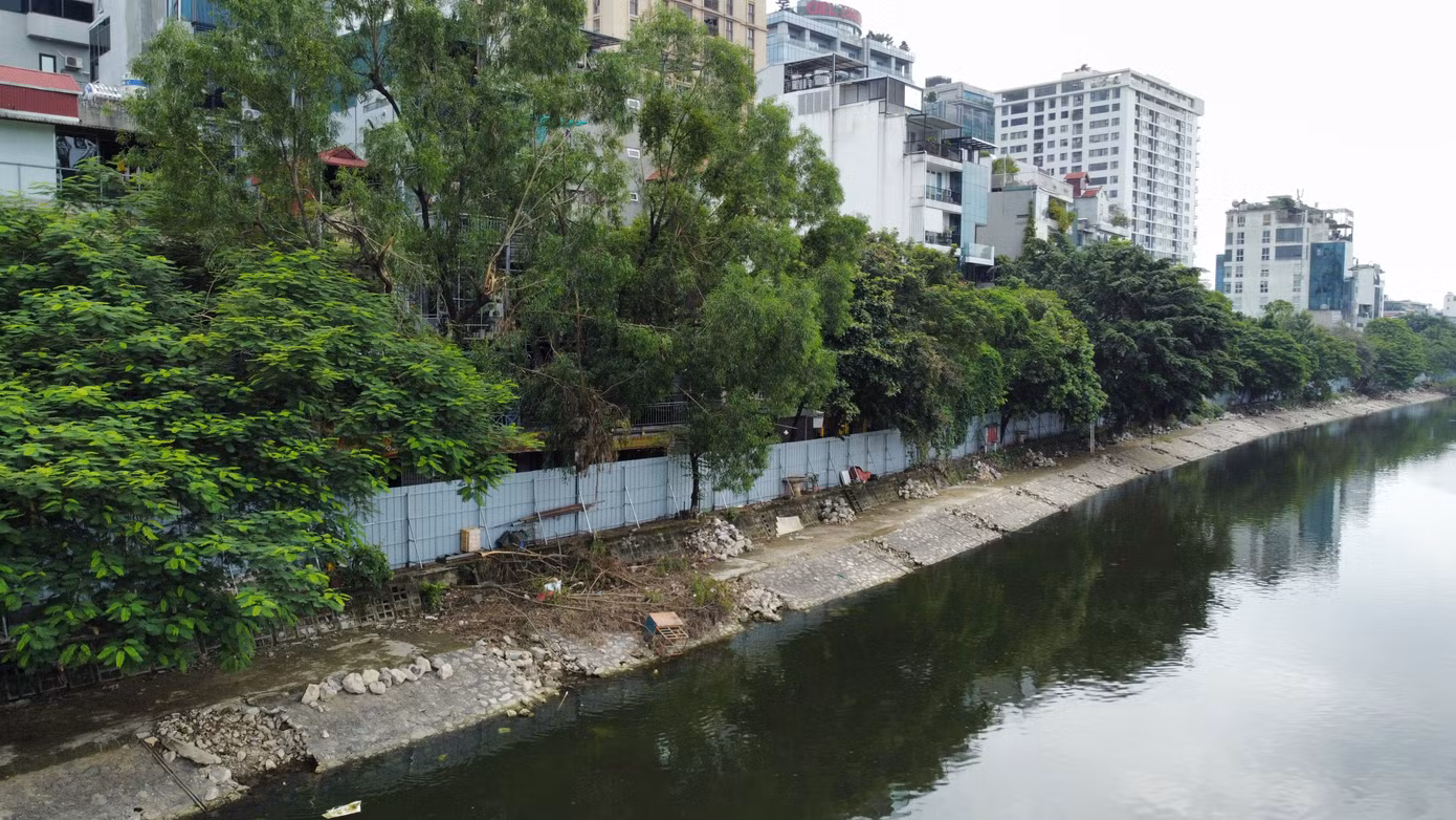 Ngày 31/10/2023, HĐND quận Đống Đa đã phê duyệt chủ trương đầu tư, giao cho Ban QLDA đầu tư xây dựng quận làm chủ đầu tư. Đến ngày 29/3/2024, UBND quận Đống Đa đã thực hiện phê duyệt dự án với tổng mức đầu tư hơn 297 tỷ đồng. Đơn vị trúng thầu thi công là Tổng Công ty CP Xuất nhập khẩu và Xây dựng Việt Nam (VINACONEX).
