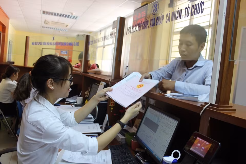 Cán bộ, công chức, viên chức tại các cơ quan thuộc thành phố Hà Nội sẽ có thêm khoản thu nhập tăng thêm. Cán bộ, công chức, viên chức tại các cơ quan thuộc thành phố Hà Nội sẽ có thêm khoản thu nhập tăng thêm.