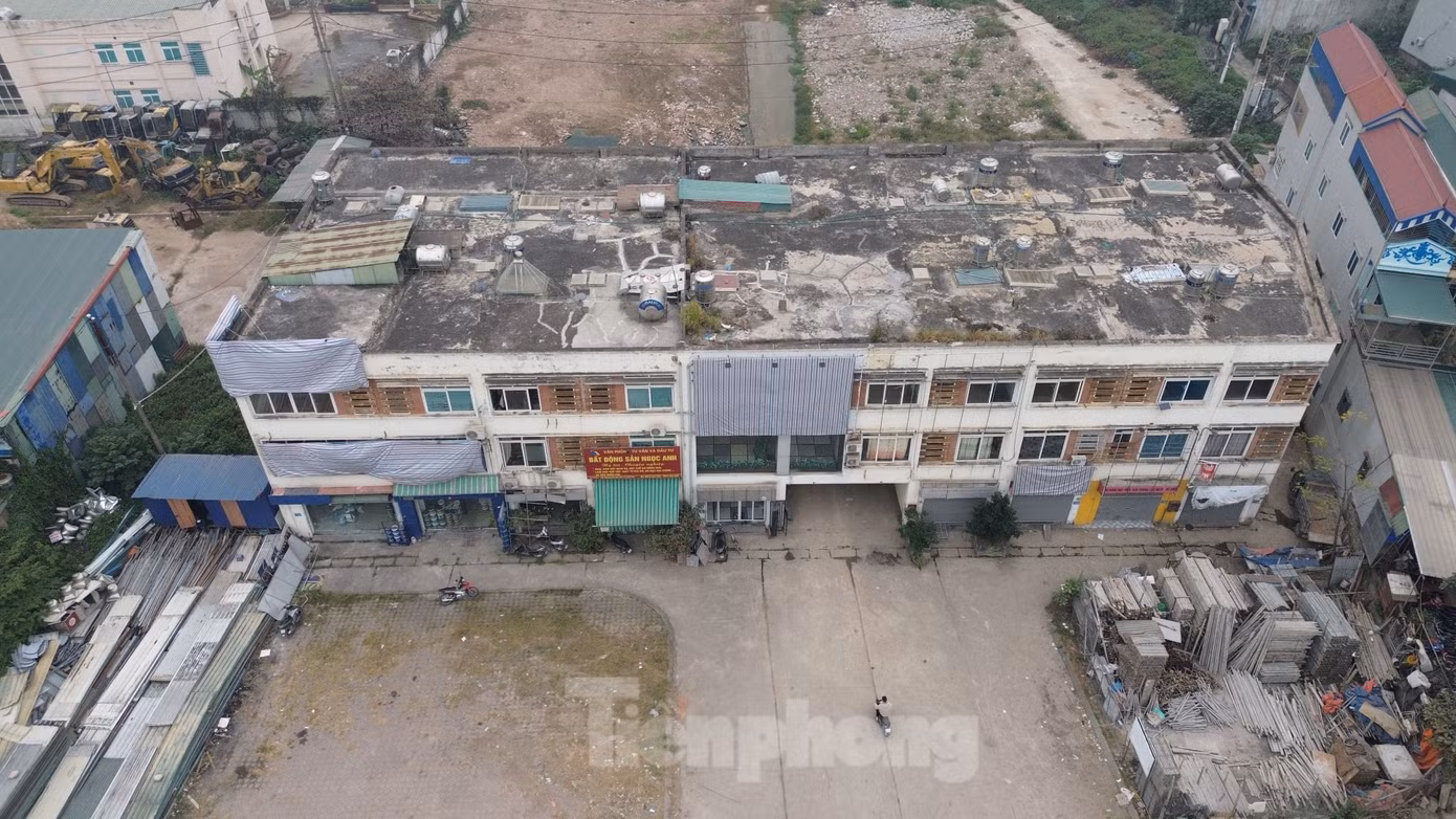 UBND phường Đồng Mai cũng cho biết, công ty chờ dự án mở rộng Quốc lộ 6 triển khai để xác định diện tích đất bị thu hồi sau đó nghiên cứu đề xuất hướng khắc phục theo quy định và thực tế. Công ty cũng đề nghị cơ quan chức năng cho phép điều chỉnh dự án theo hướng tăng quy mô, chức năng công trình; lập quy hoạch đất của dự án là đất thương mại, dịch vụ, xây dựng công trình trung tâm thương mại.