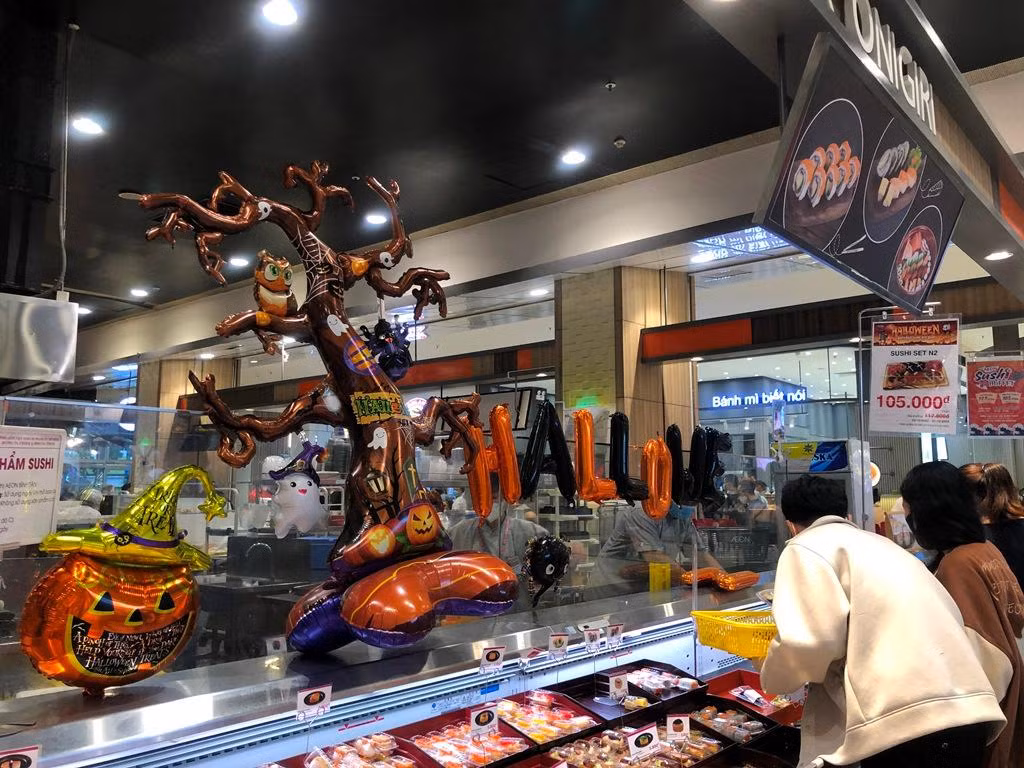 Một quán bán thức ăn cũng bắt trend Halloween.