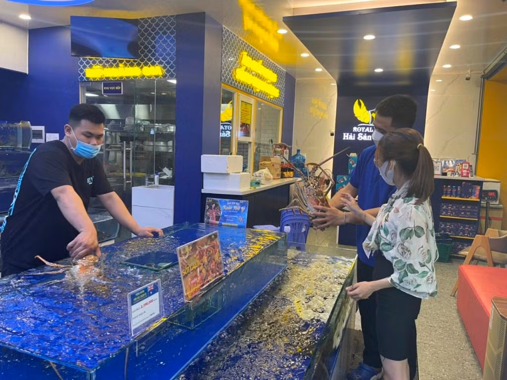 Khách lùng mua hải sản cao cấp làm quà tặng Tết