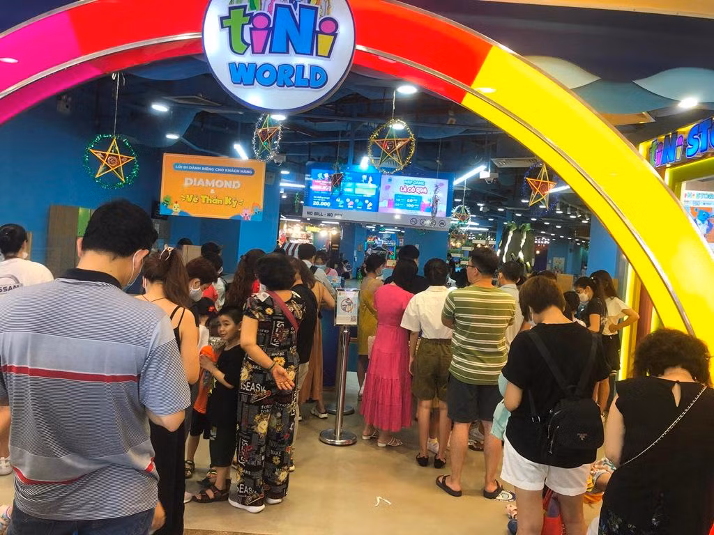 Khu vui chơi dành cho trẻ em quá tải ngay từ lúc vừa mở cửa