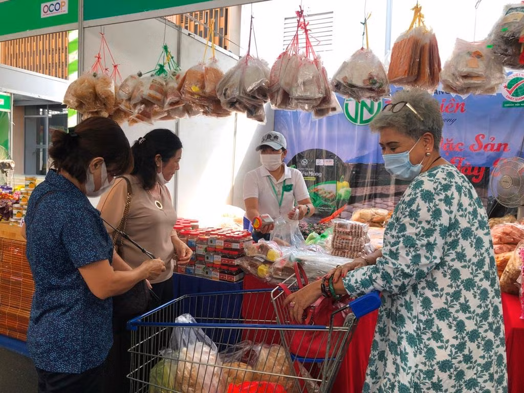 Chương trình "Tuần hàng OCOP" diễn ra tại siêu thị MM Mega Market An Phú (TP Thủ Đức) từ ngày 10-13/11.