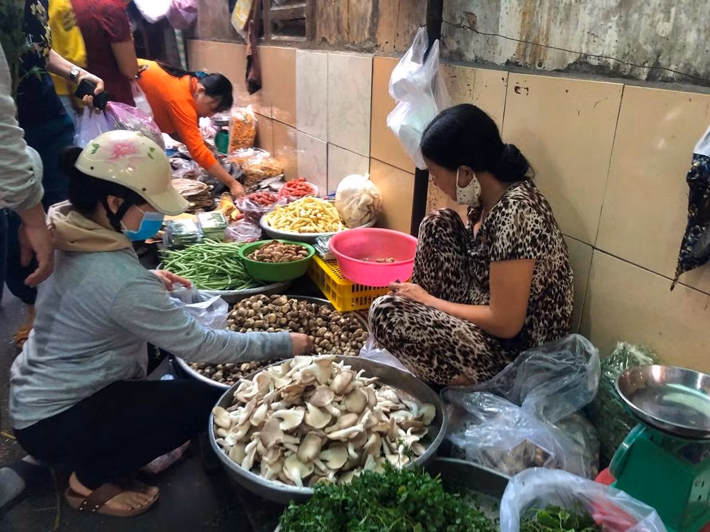 Nấm tươi có giá từ 8.000-12.000 đồng/lạng