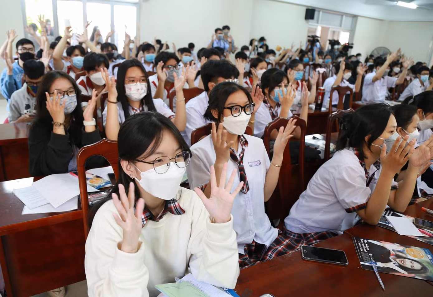 Các bạn trẻ hào hứng tương tác với chuyên gia tâm lý