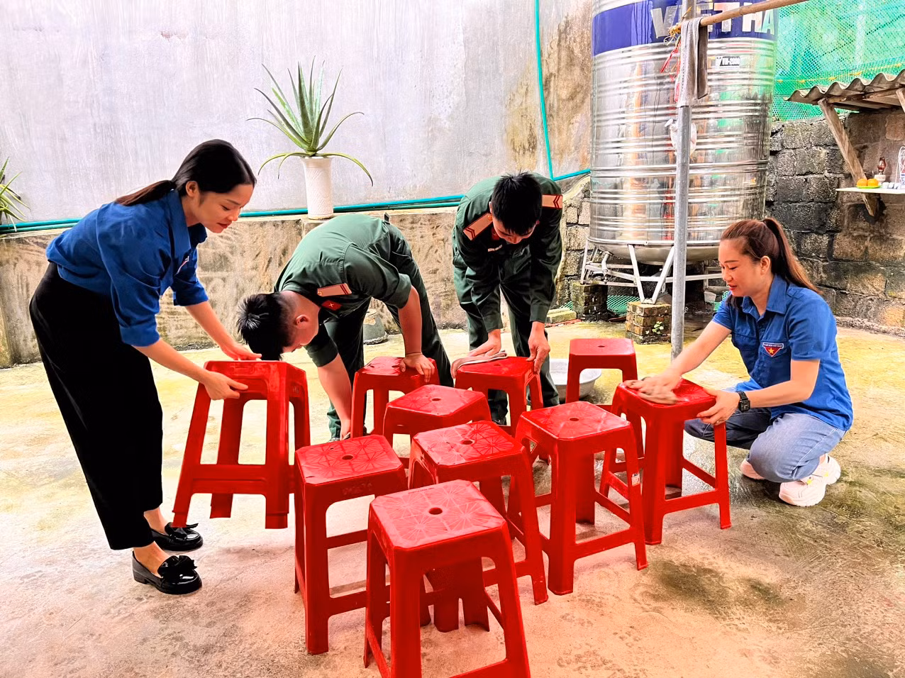 Công việc ý nghĩa của giới trẻ Lạng Sơn. Ảnh: Duy Chiến
