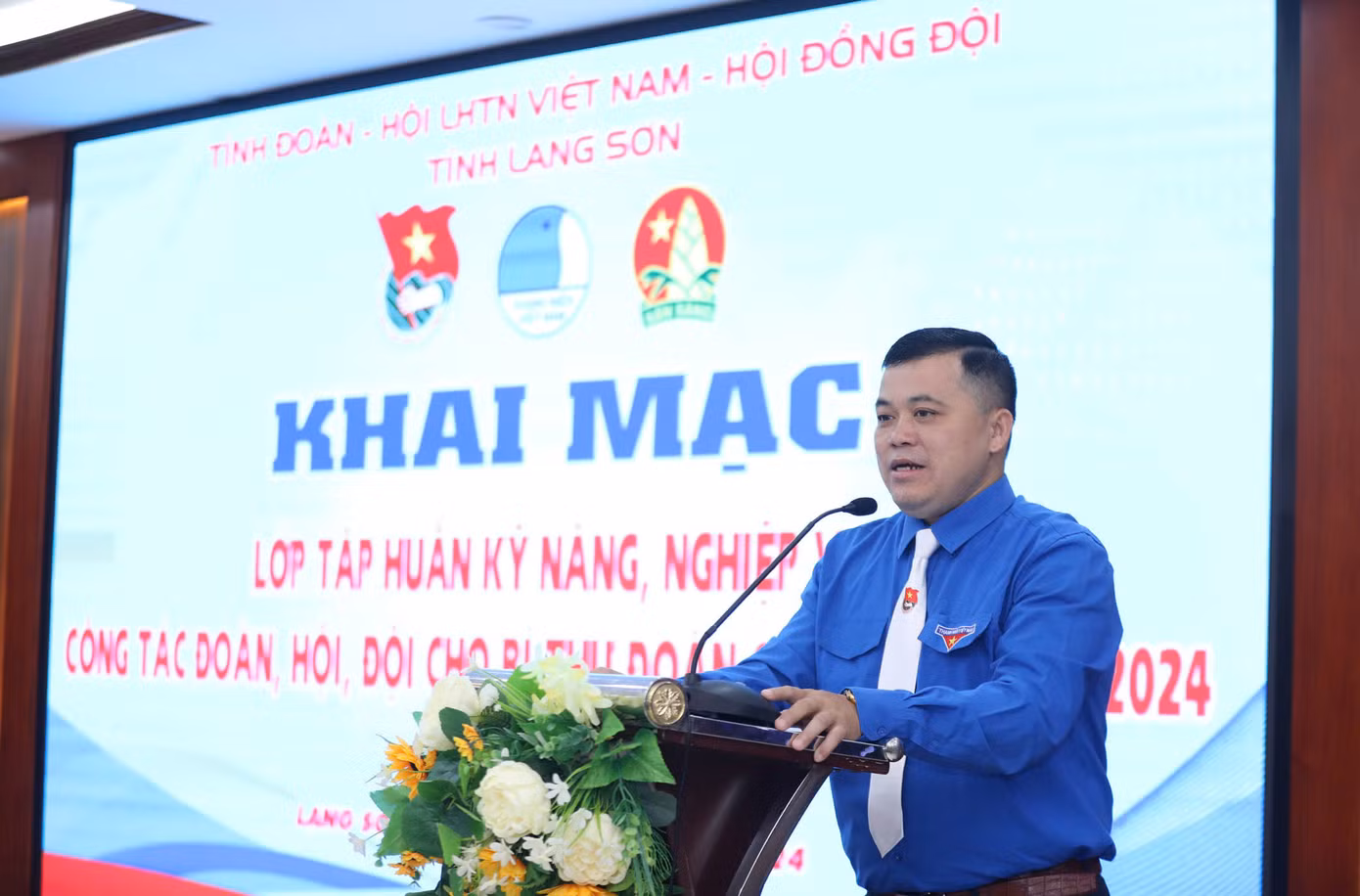 Anh Lăng Văn Chí - Phó Bí thư Thường trực Tỉnh Đoàn Lạng Sơn phát biểu khai mạc.