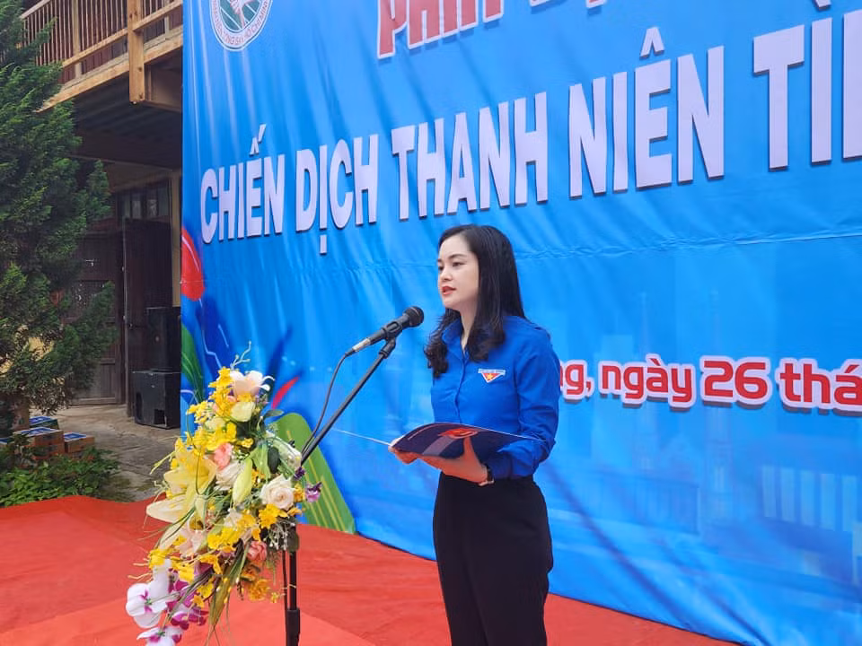 Chị Đinh Thị Anh Thư, Bí thư Tỉnh Đoàn Lạng Sơn phát biểu. Ảnh: Duy Chiến
