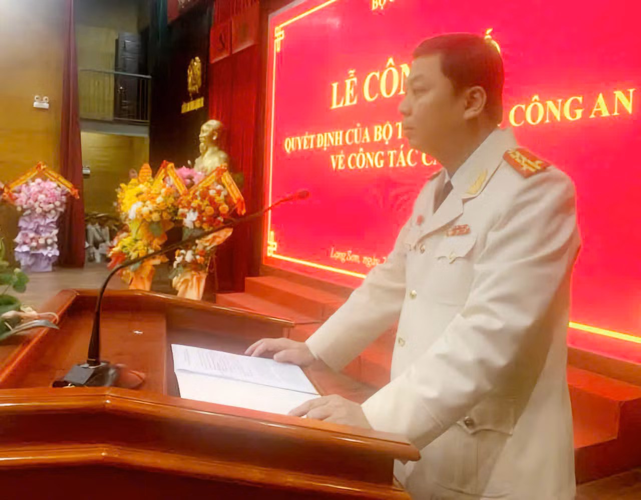 Tân Giám đốc Công an tỉnh Lạng Sơn Nguyễn Tiến Trung phát biểu nhận nhiệm vụ (ảnh: Duy Chiến)