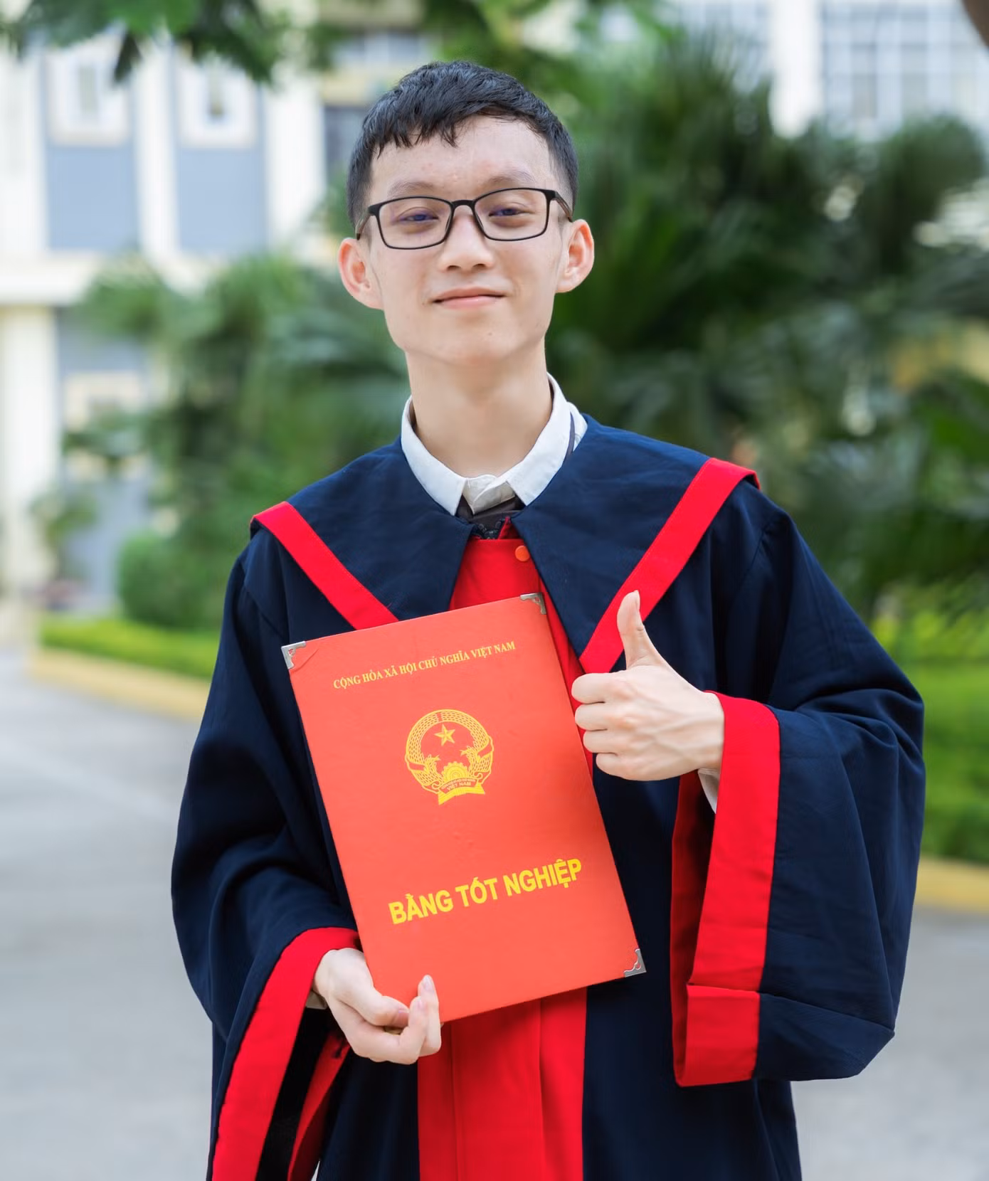 Chàng trai dân tộc Nùng Hứa Xuân Thiệu là thủ khoa khối A00 của tỉnh Lạng Sơn. Ảnh: Duy Chiến