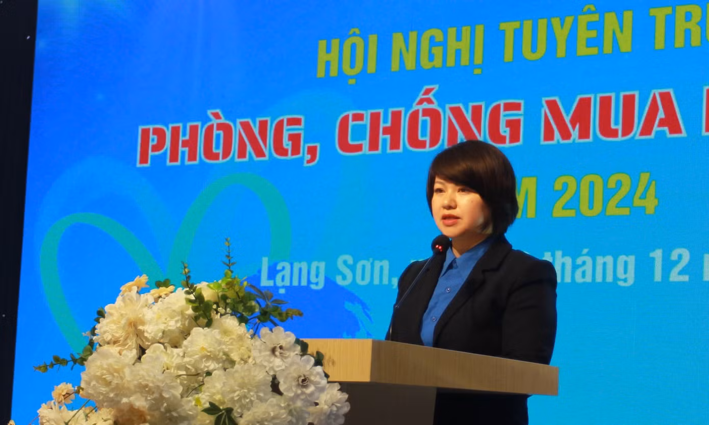Chị Lê Thùy Dung - Phó Bí thư Tỉnh Đoàn, Chủ tịch Hội đồng Đội phát biểu khai mạc Hội nghị. Ảnh: Duy Chiến