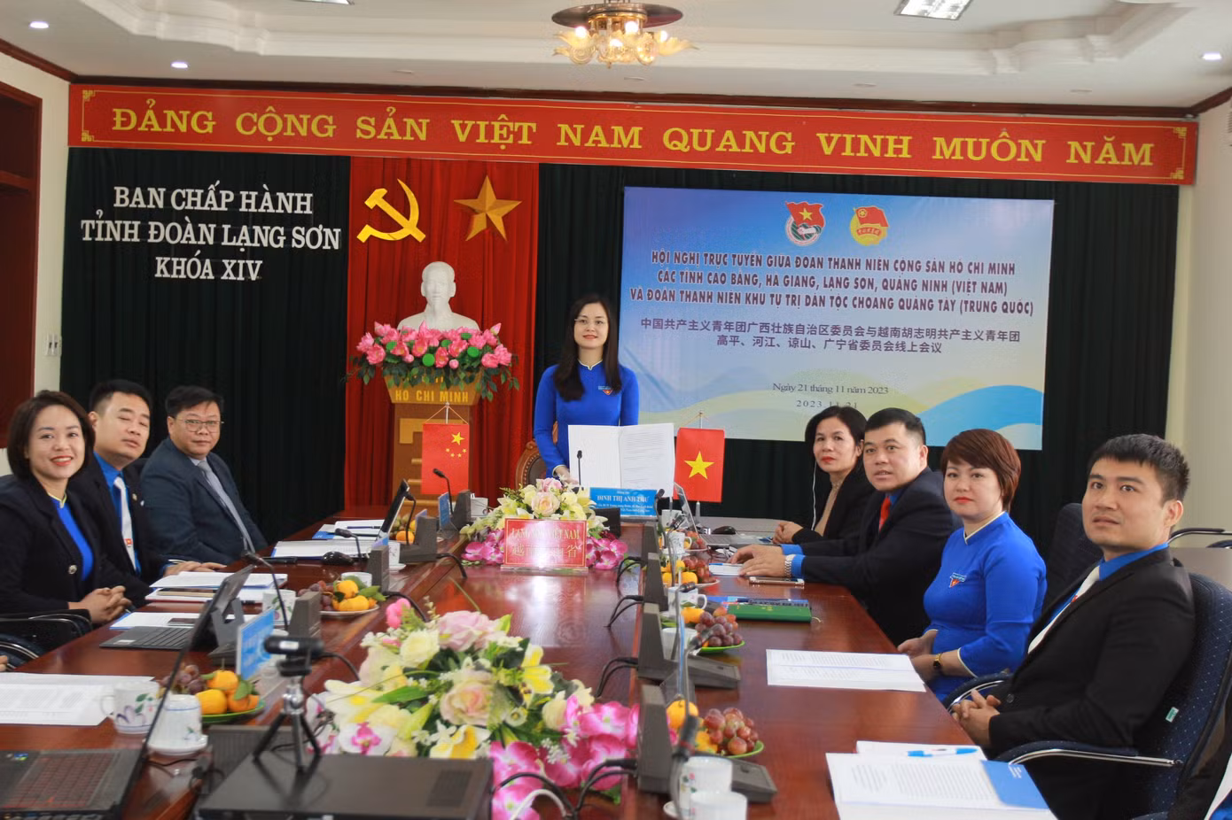 Chị Đinh Thị Anh Thư - Bí thư Tỉnh Đoàn Lạng Sơn (giữa) phát biểu tại chương trình. Ảnh: Duy Chiến