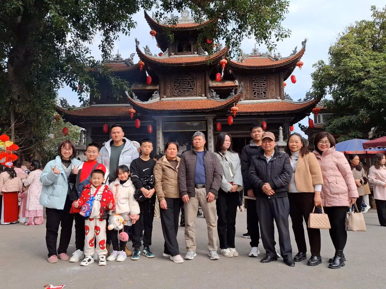 Nơi thờ tự cũng là địa điểm để mọi người đoàn viên.