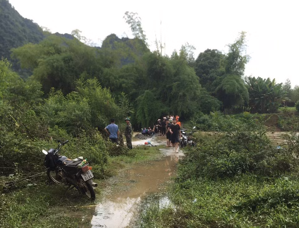 Đến nay, lực lượng chức năng tiếp tục tìm kiếm tung tích người gặp nạn. (ảnh: Duy Chiến)