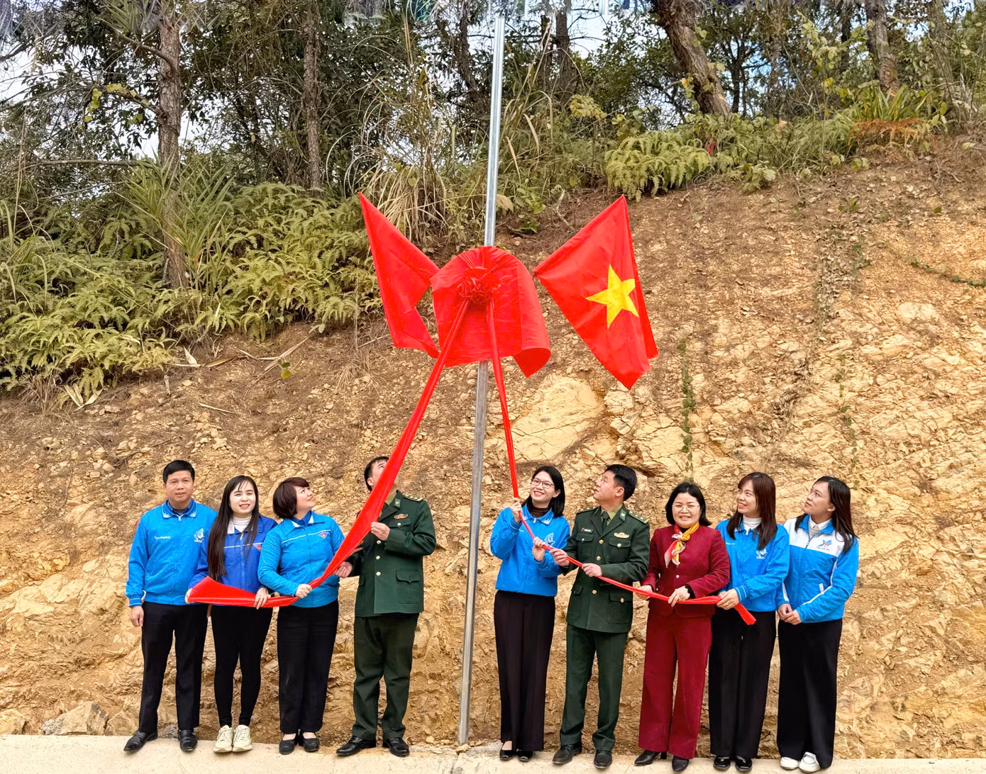 Nghi thức khánh thành công trình "Tuyến đường 26/3- Thắp sáng đường biên".