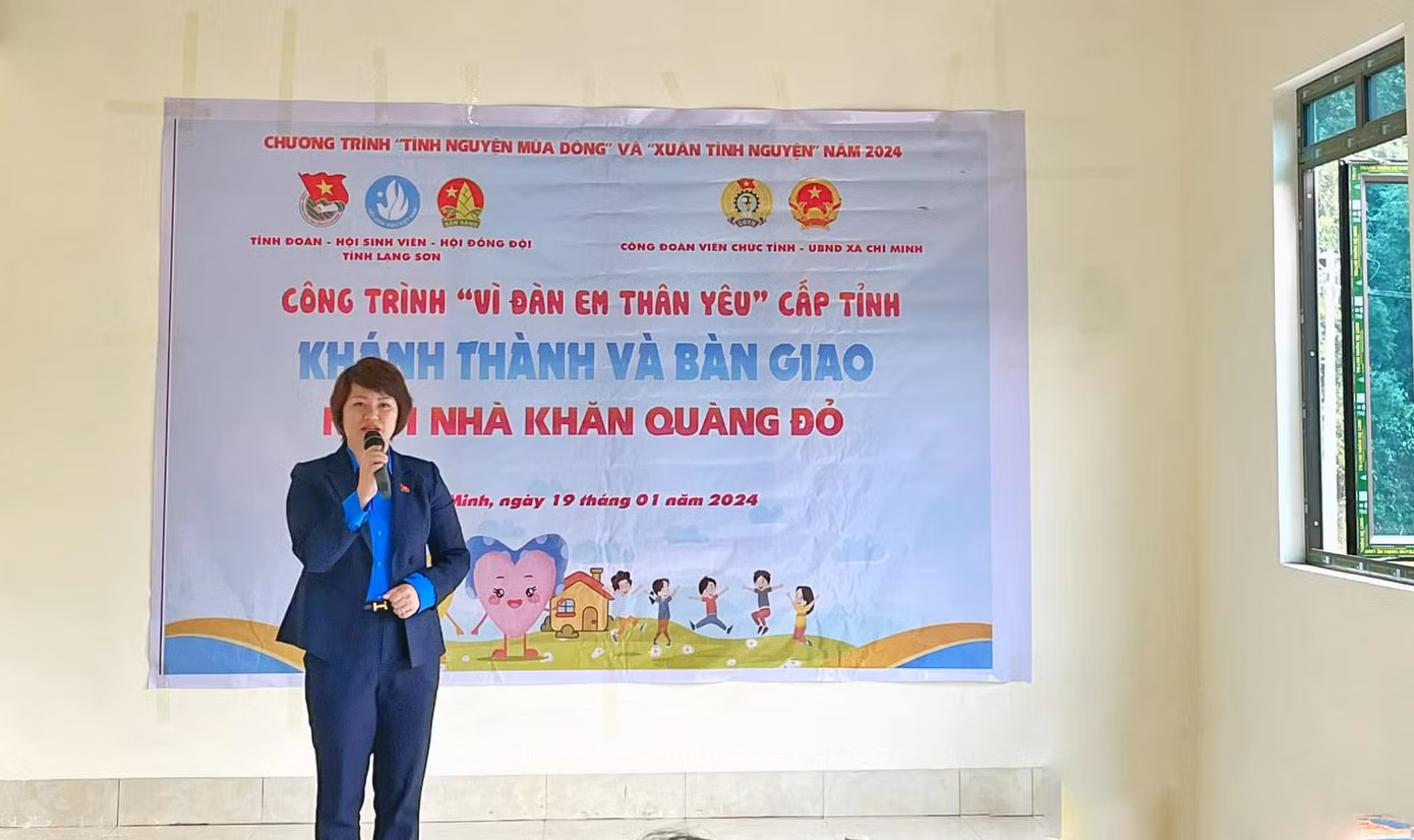 Chị Lê Thùy Dung - Phó Bí thư Tỉnh Đoàn, Chủ tịch Hội đồng Đội nhấn mạnh, đây là công trình ý nghĩa dịp Tết đến, xuân về. Ảnh: Duy Chiến